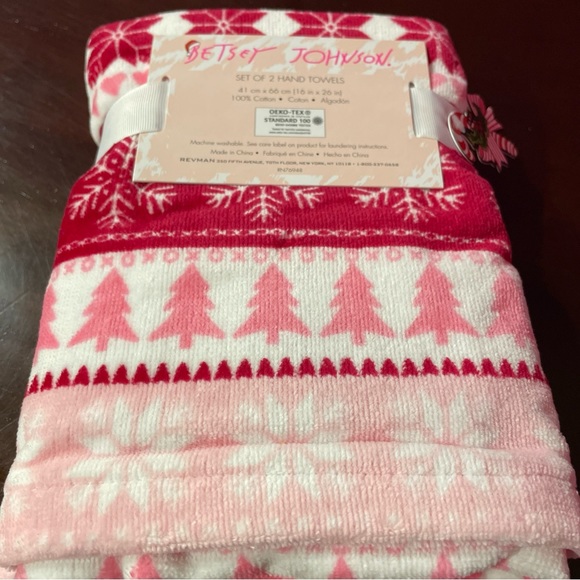 Betsey Johnson snowflake bathroom set - Picture 7 of 8